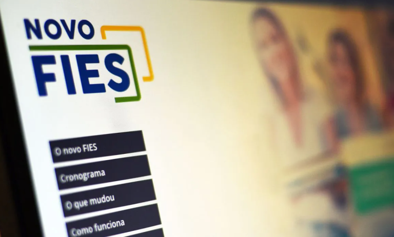 Bolsonaro sanciona lei que permite perdão de até 99% das dívidas do Fies