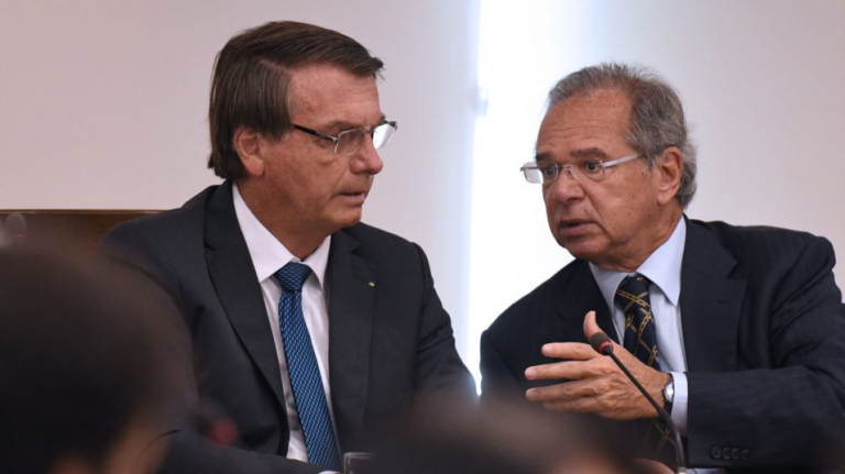 Guedes diz que governo avalia elevar Auxílio Brasil de R$ 400 para R$ 600