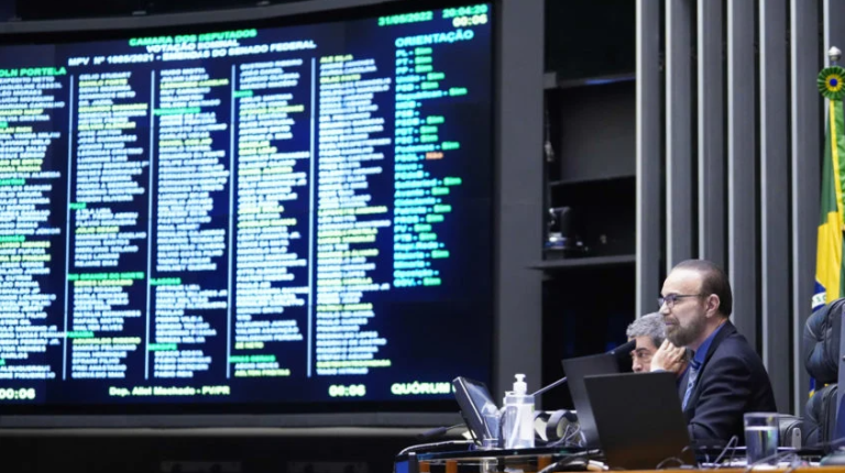 Câmara aprova urgência para votar PL que reduz conta de luz