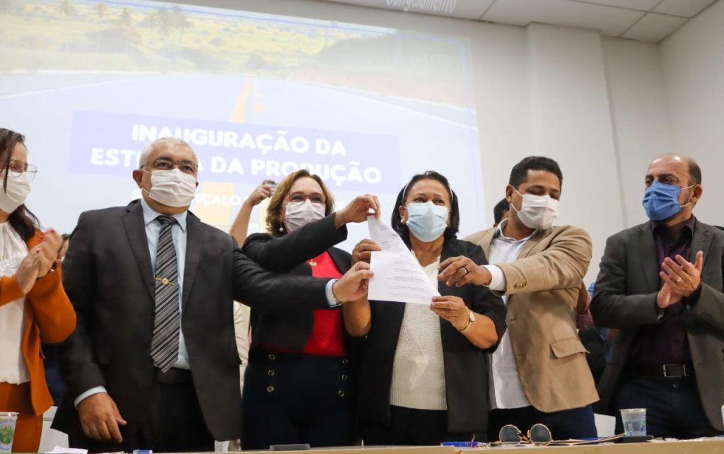 Senadora Zenaide comemora assinatura da ordem de serviço para 16ºBPM em São Gonçalo do Amarante (RN) com recursos da sua emenda