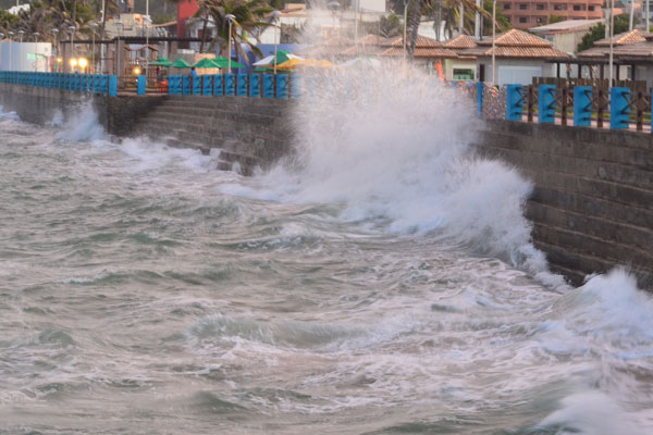 Marinha alerta para ventos fortes e ondas de 3,5m no litoral do RN