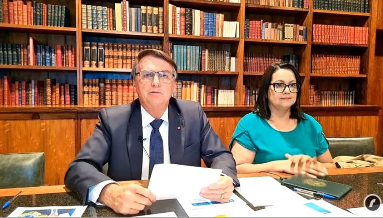 Bolsonaro incentiva população a checar redução do preço dos combustíveis