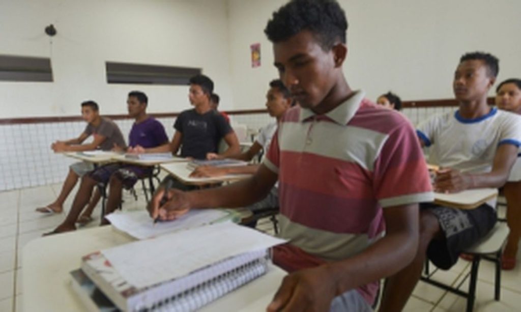 Concursos públicos oferecem 27,7 mil vagas com salários de até R$ 33,7 mil