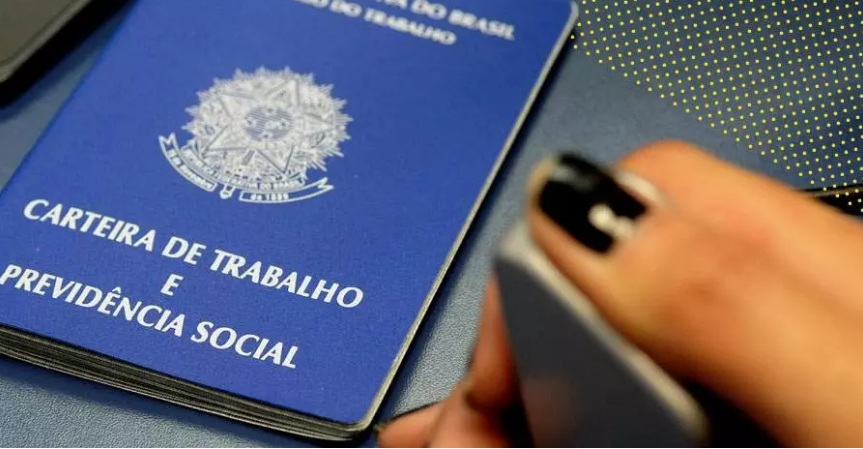 Mulher é demitida por justa causa após dançar funk em restaurante