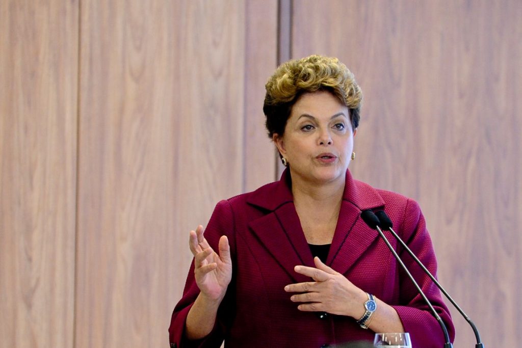 Dilma chama Temer de ‘golpista’ após ser mencionada como ‘honesta’ por ele