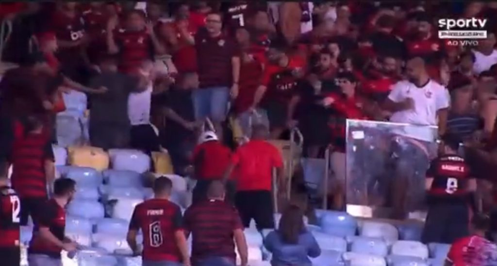 Confusão entre torcedores do Flamengo gera tumulto e deixa homem sangrando após partida da Copa do Brasil