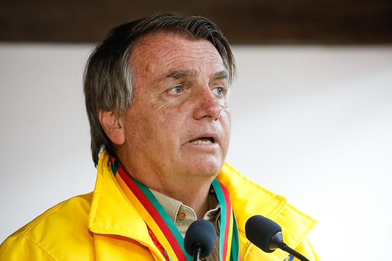 Bolsonaro faz novas críticas a STF e urnas eletrônicas em reunião com médicos
