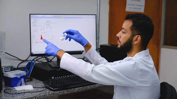 Governo do RN abre bolsas de pesquisa para mestres e graduados; remuneração de até R$ 3.000