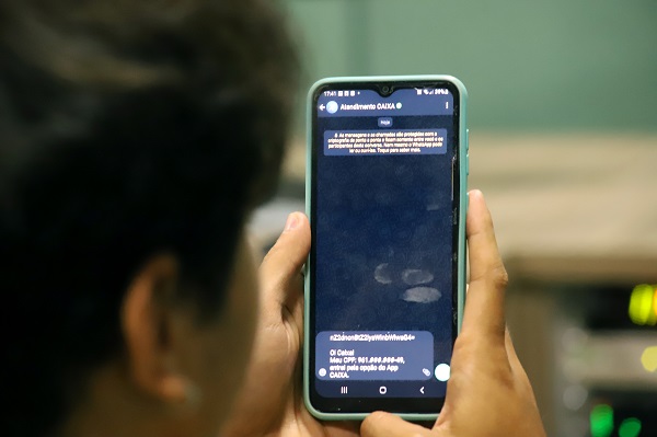 Bancos adotam o WhatsApp para atrair clientes avessos a aplicativos
