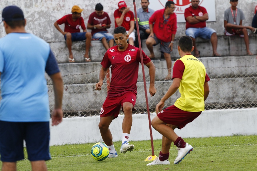 América enfrenta o Afogados e luta para se manter no G-4
