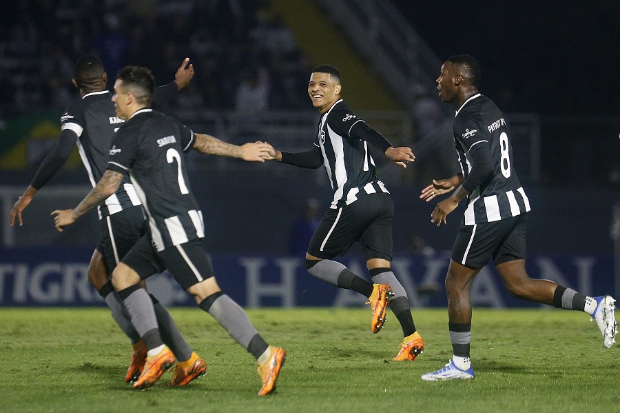 VAR atua várias vezes em vitória do Botafogo por 1 a 0