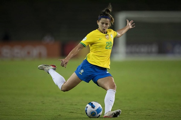 Estreia com gols na Copa América marca volta por cima de Adriana