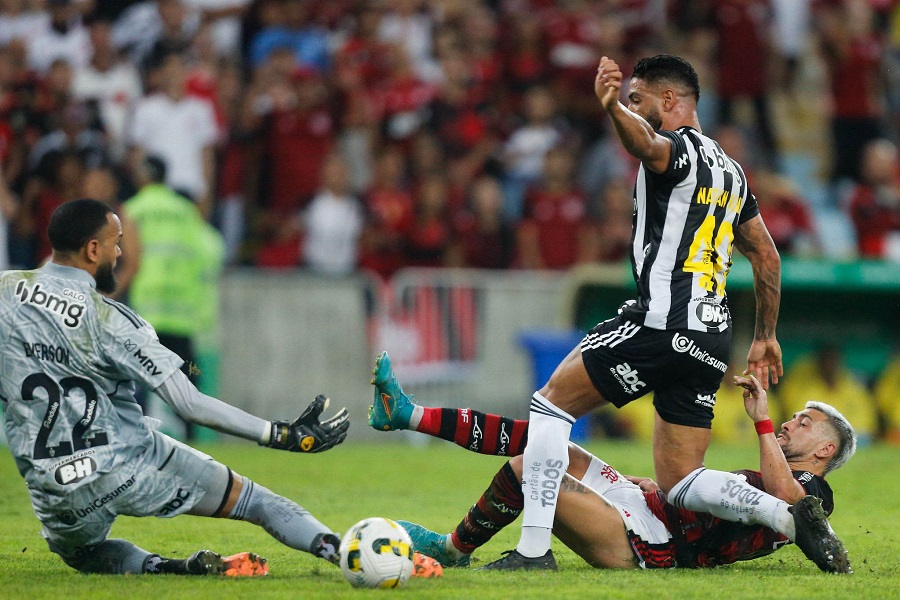 Flamengo arranca vaga no Maracanã; Arrascaeta é herói da noite