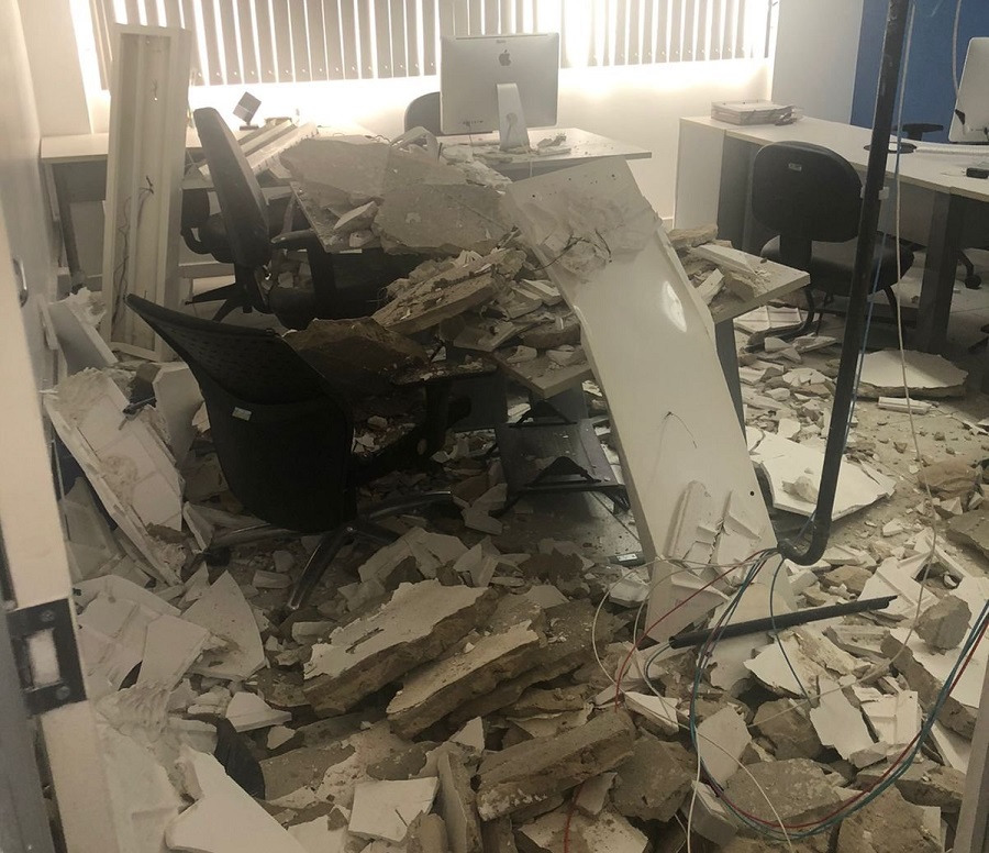 Parte do teto de sala da UFRN desaba e bolsista é atingido