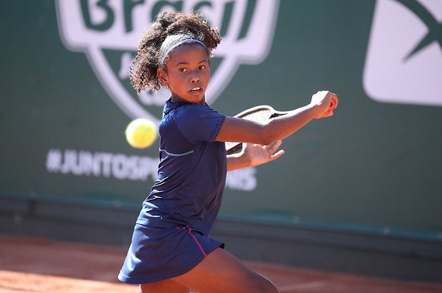 Potiguar de 12 anos é campeã de simples e duplas em torneio juvenil de tênis na Alemanha