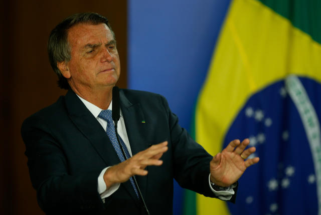 Jovem é mais rebelde e vota na esquerda, diz Bolsonaro