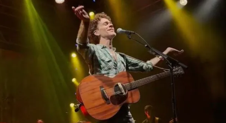 Manifestações políticas em shows: veja o que é permitido pelo TSE
