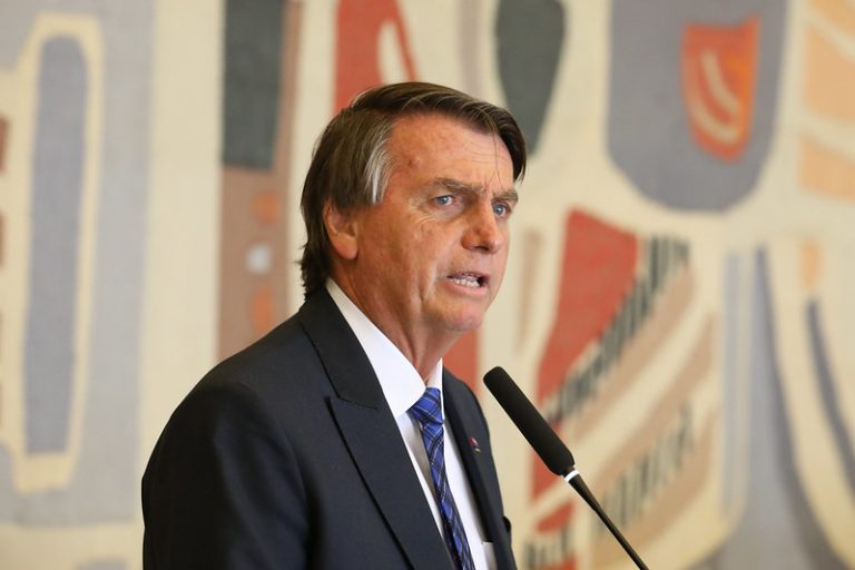 Em alusão a Lula, Bolsonaro diz que vai ‘debater com o cara’