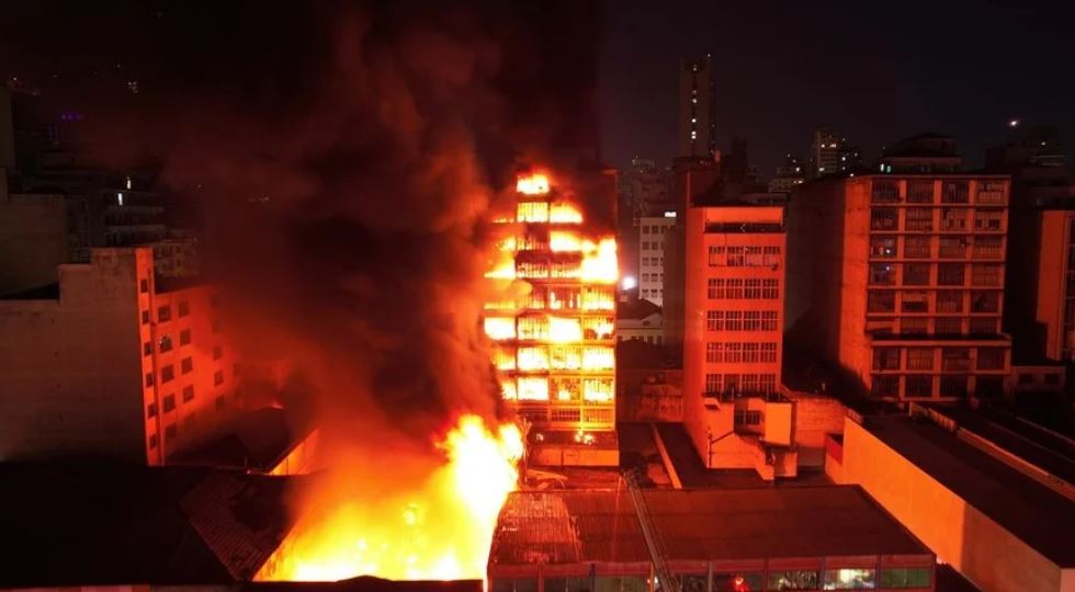 Incêndio atinge prédios em São Paulo