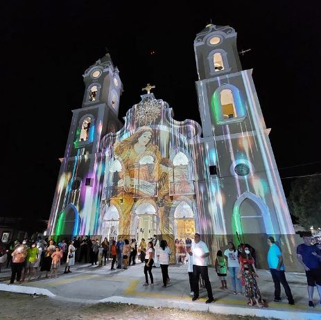 Imagem de Sant’Ana é projetada na frente da Catedral e encanta os fiéis