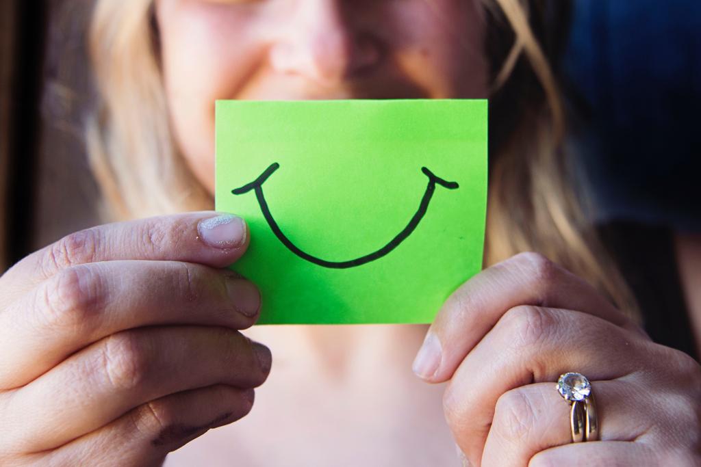 Dia da Alegria: dentista alerta sobre a relação entre uma boa alimentação e o sorriso