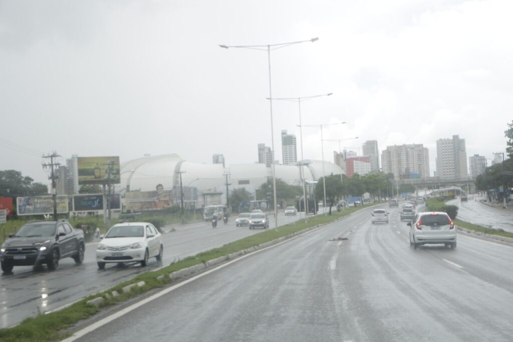 Natal tem ruas totalmente e parcialmente interditadas por causa de alagamentos; confira