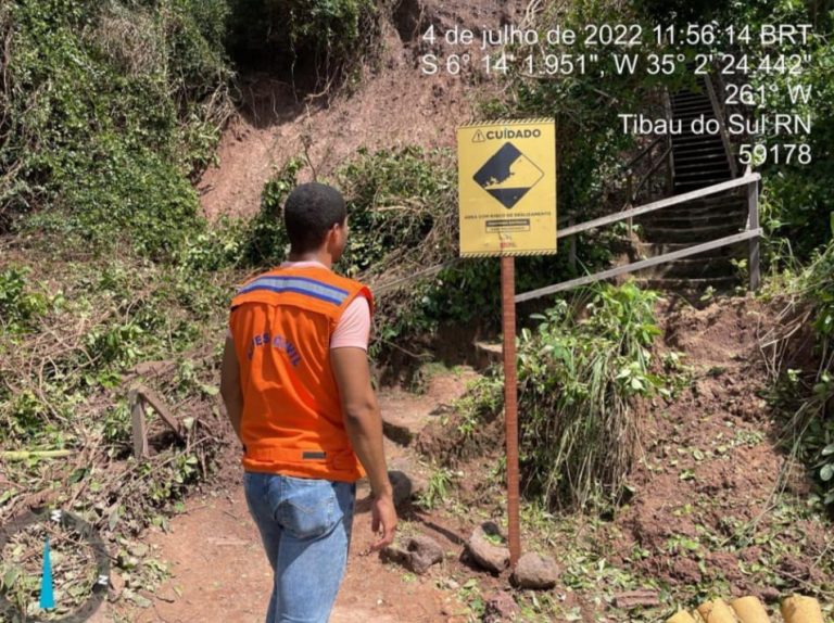 Tibau do Sul tem novos deslizamentos de terra em falésias