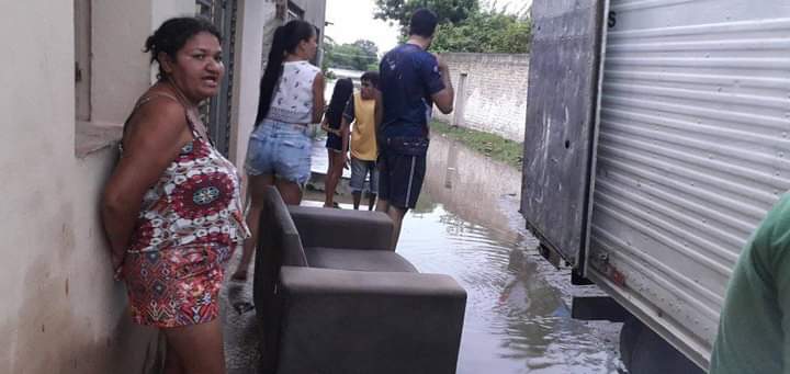 Cheia do Rio Curimataú causa transtornos em Nova Cruz