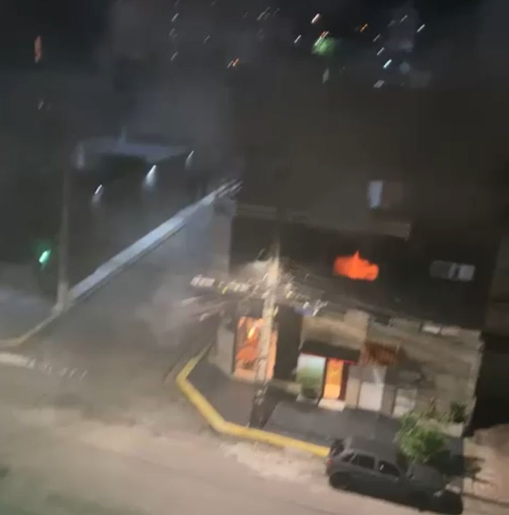 Incêndio atinge imóvel em Petrópolis