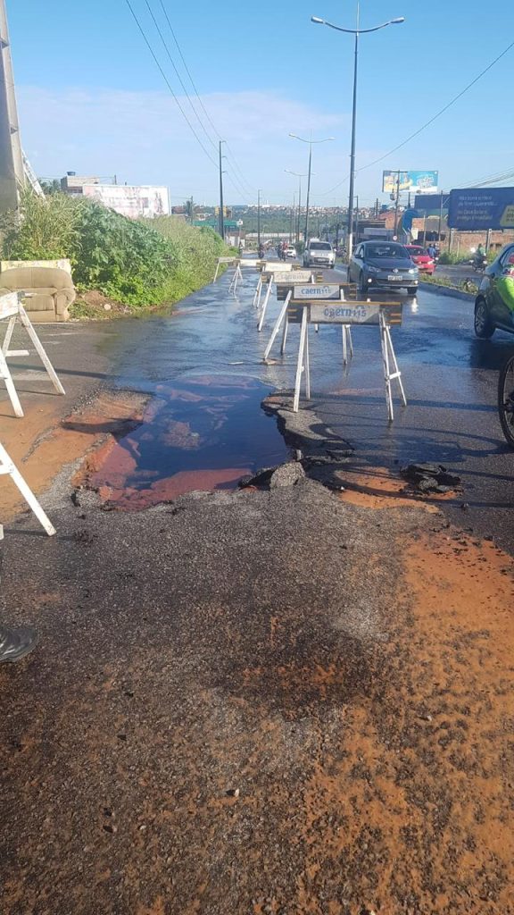 Retirada de vazamento altera trânsito na Av. Felizardo Moura; confira