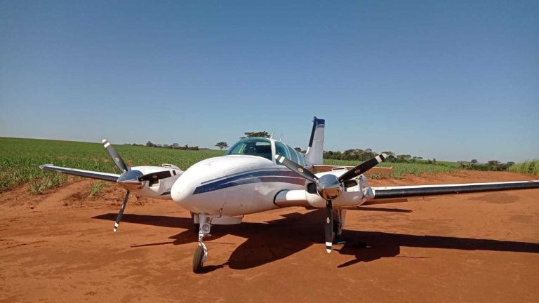 Polícia Federal intercepta e apreende avião com 500 kg de cocaína na divisa entre SP e MS