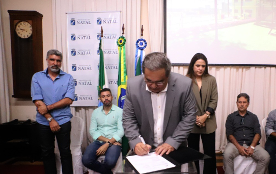 Prefeitura dá ordem de serviço para construção do Residencial Mãe Luíza, em Natal (RN)