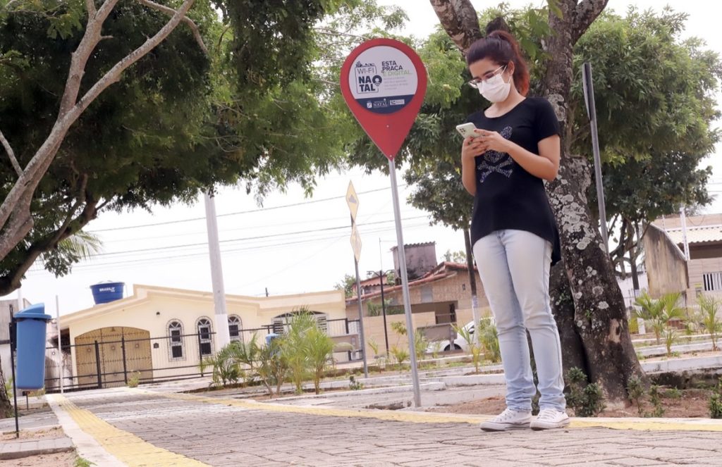 Prefeitura de Natal (RN) amplia programa que garante internet gratuita e de alta velocidade