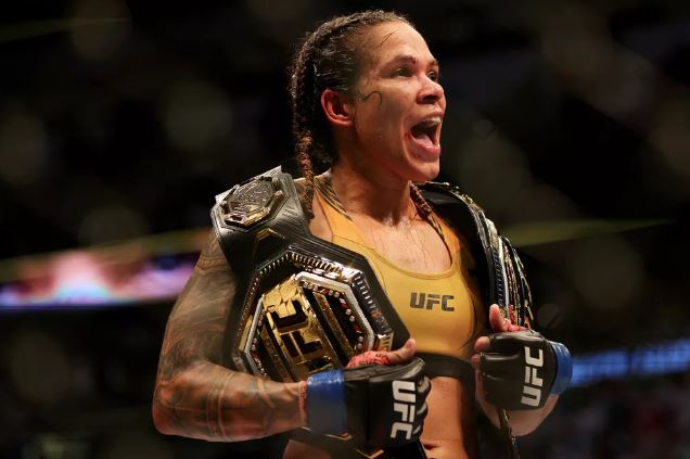 UFC: Amanda Nunes dá aula, vence Julianna Peña e retoma cinturão