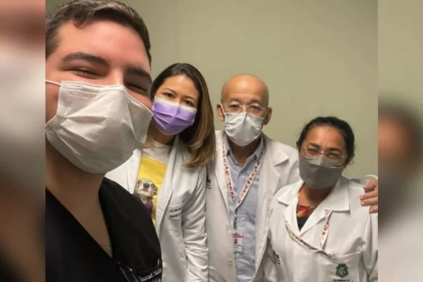 Aos 64 anos, aposentado passa em medicina: “Quero ajudar as pessoas”