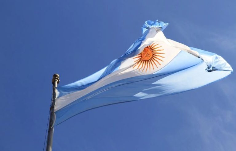 Inflação na Argentina acelera em junho e chega a 64% em 12 meses