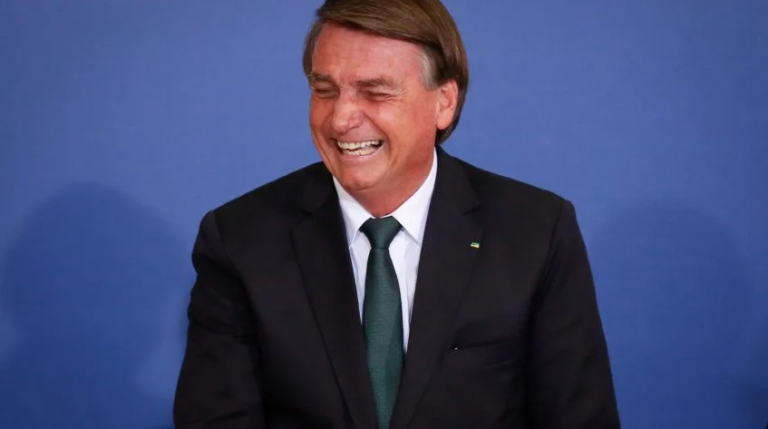 Lula vai criar profissão nova: Ladrão de celular, diz Bolsonaro