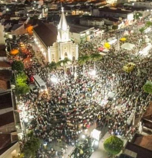 Procissão de Sant’Ana conta com milhares de fiéis em Currais Novos