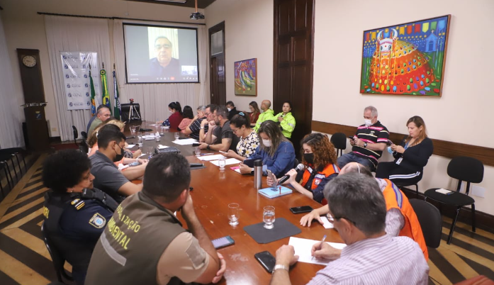 Prefeitura de Natal faz reunião de emergência para definir ações de defesa às chuvas intensas