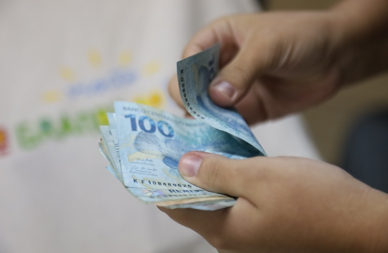 Congresso aprova salário mínimo de R$ 1.294 para o ano que vem