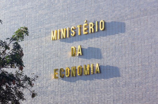Governo bloqueia mais R$ 6,74 bilhões do Orçamento