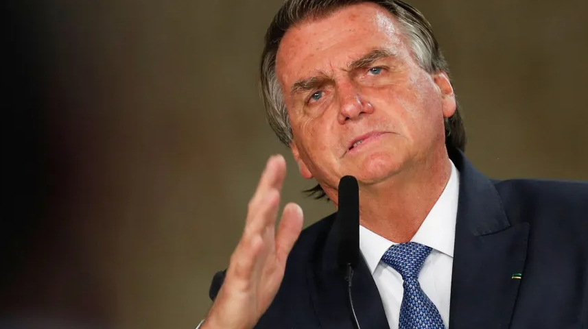 “Entregaremos o Brasil a outro presidente, mas bem lá na frente”, diz Bolsonaro