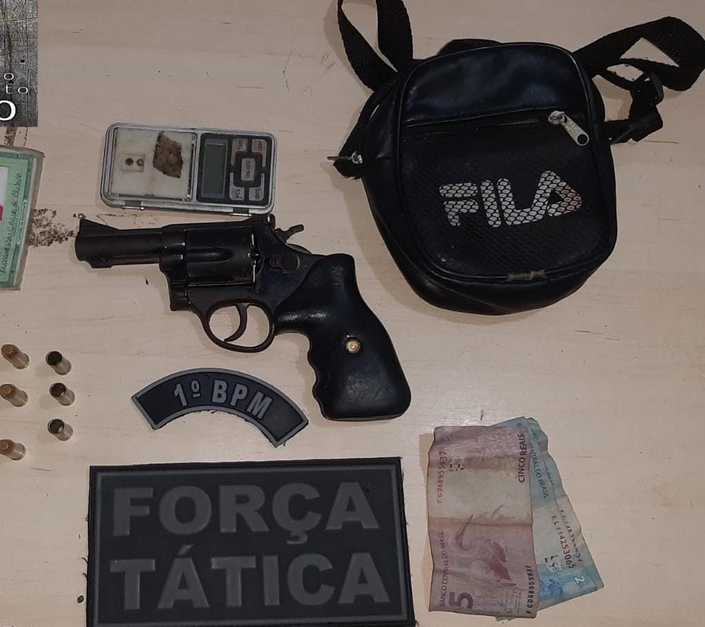 Força Tática do 1° Batalhão prende homem após trocas de tiros.