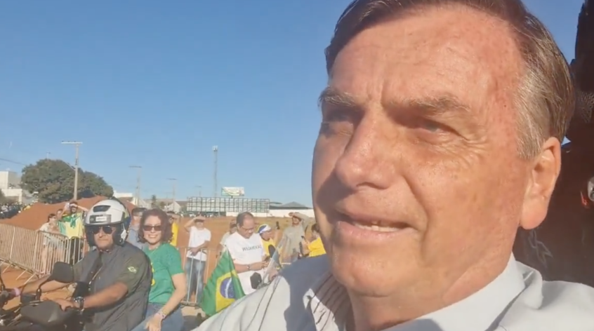 Rezo para o Brasil não viver as dores do comunismo, diz Bolsonaro