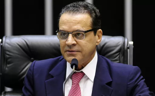 “Eu me tornei uma figura invisível dentro do MDB”, diz Henrique Alves