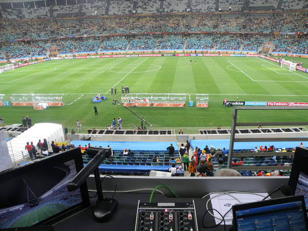 Brasil Câmara aprova artigos que fazem rádios pagar direitos de transmissão em partidas de futebol