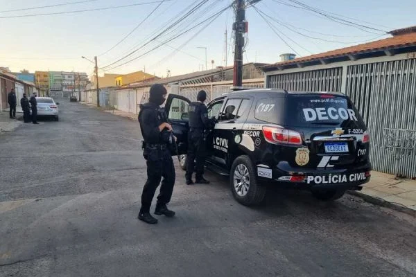 Falsa enfermeira é presa por vender vagas de cirurgia na rede pública