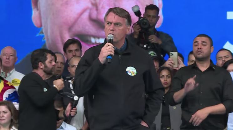 Bolsonaro exalta o 7 de Setembro e anuncia participação em desfile militar em Copacabana, no RJ