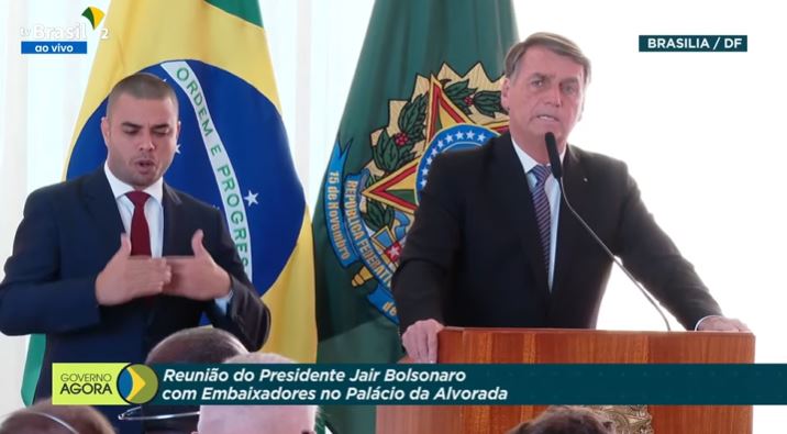 Em reunião com embaixadores, Bolsonaro critica sistema eleitoral e ministros do STF e TSE