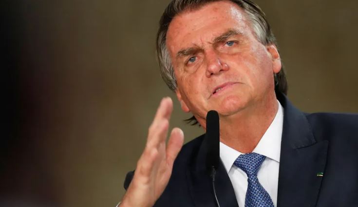 “Não precisamos de nenhuma cartinha” para defender democracia, diz Bolsonaro